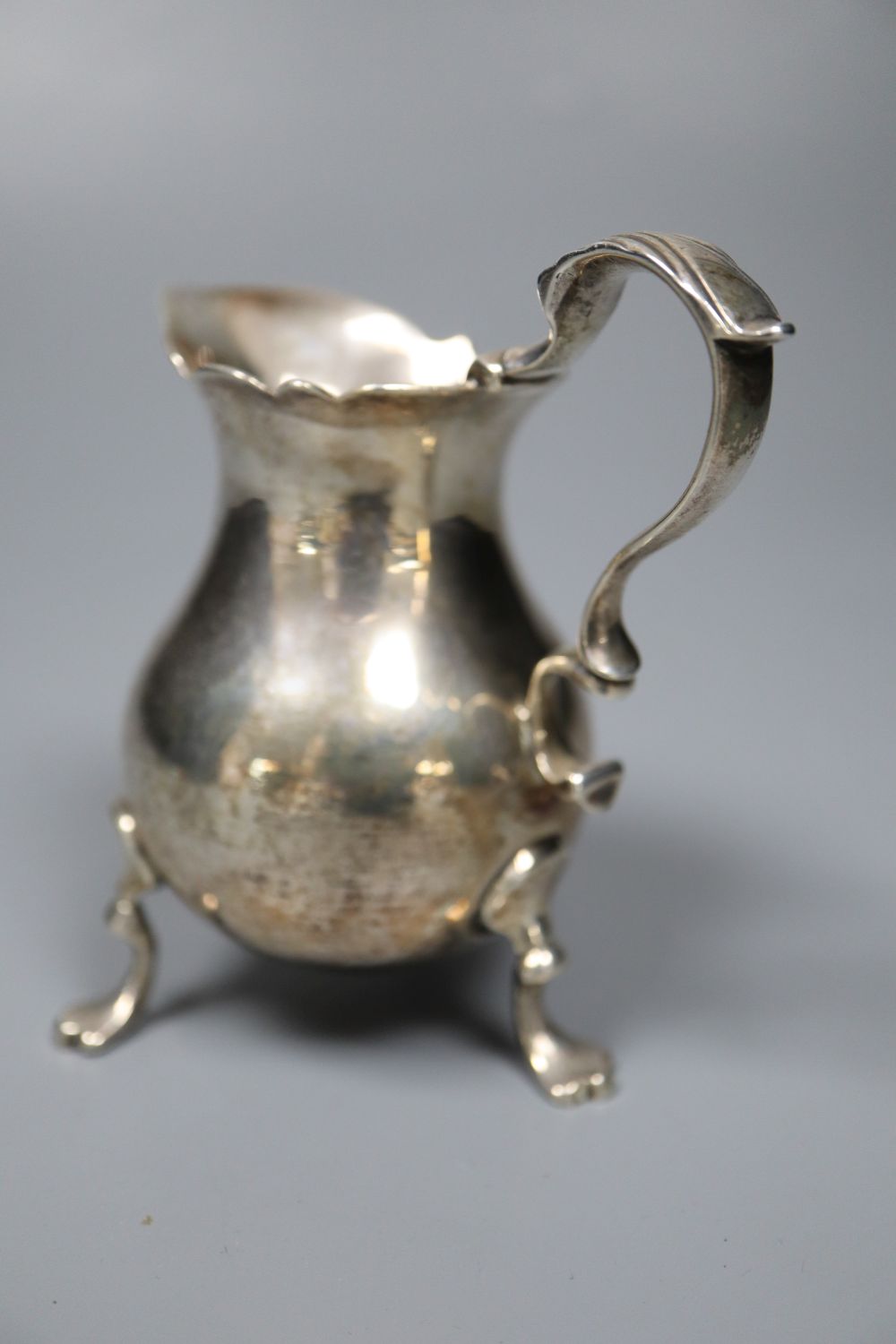 Two George III silver cream jugs, including Robert Hennell, London, 1790, 6oz.